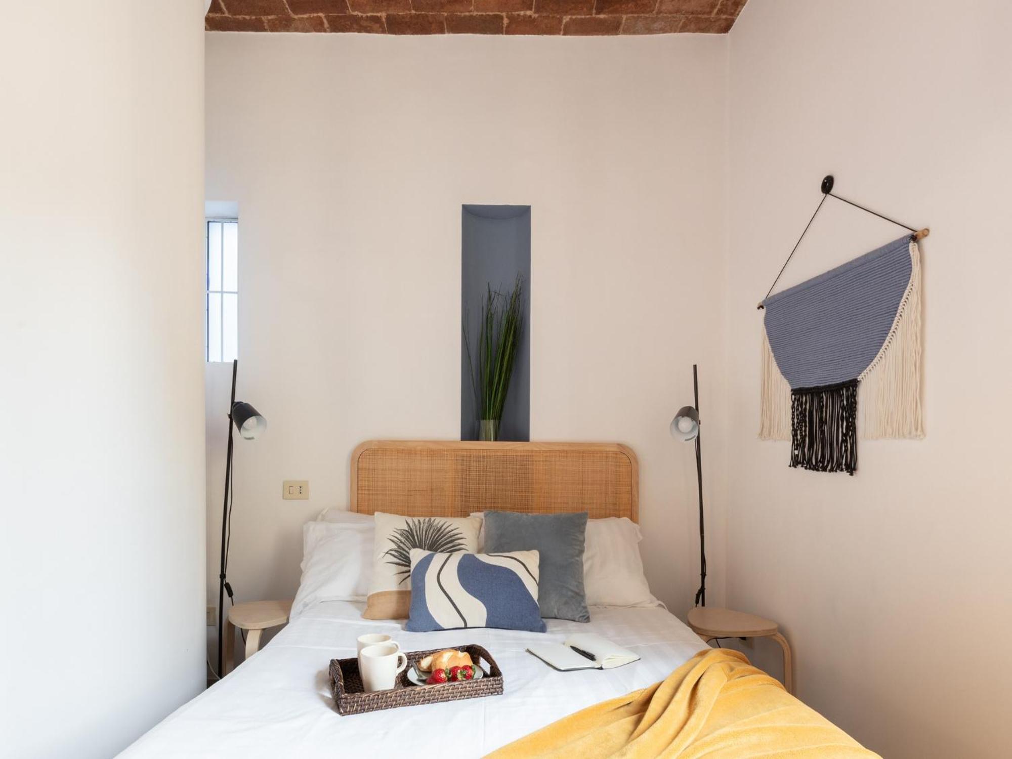 The Rent - Two-bedroom With Terrace Near Trevi Fountain Rom